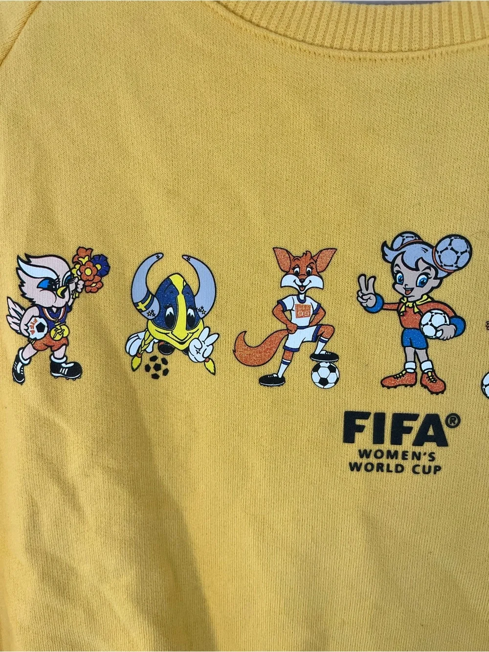 Rare NWT FIFA Classics Women’s World Cup Mascot Crewneck Sweatshirt Yellow Sz L